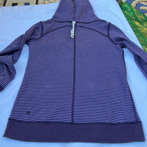 Lululemon Reversible Cowl Neck Sweatshirt - Picture 4 of 9